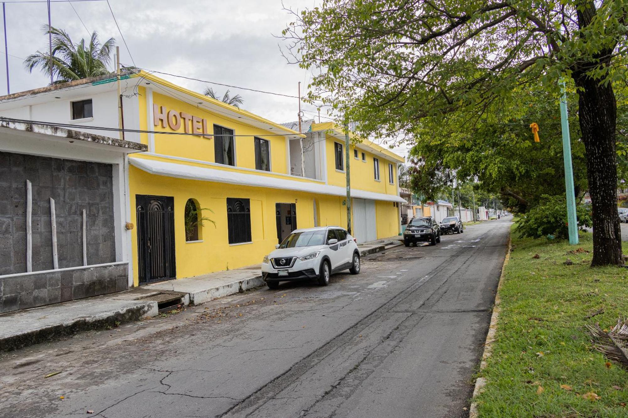 Oyo Hotel Marias,Aeropuerto Internacional De 切图马尔 外观 照片