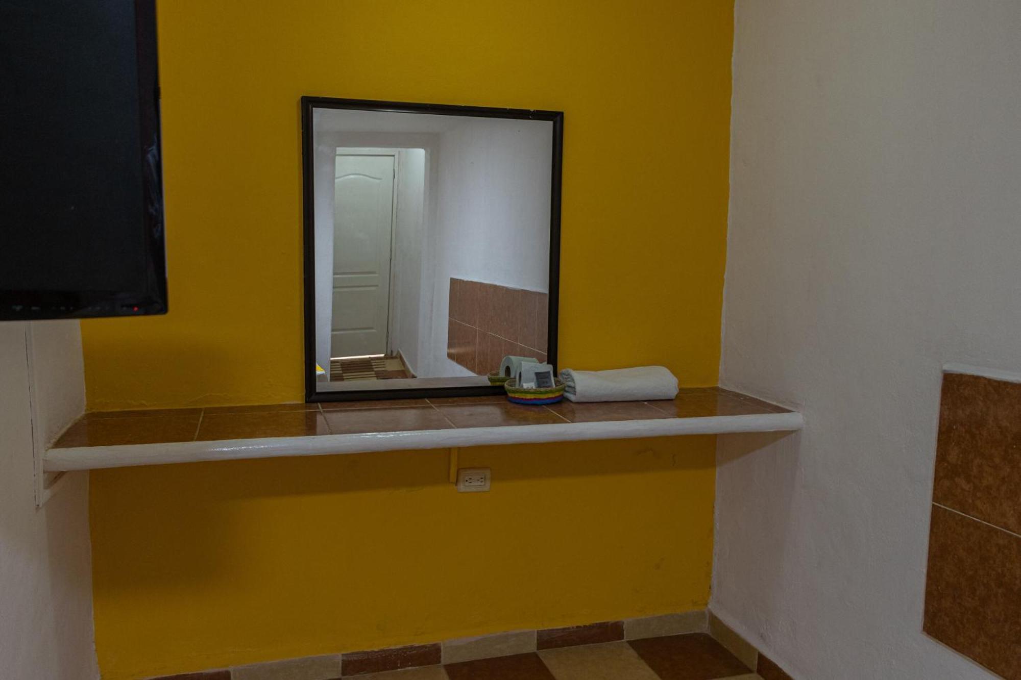 Oyo Hotel Marias,Aeropuerto Internacional De 切图马尔 外观 照片