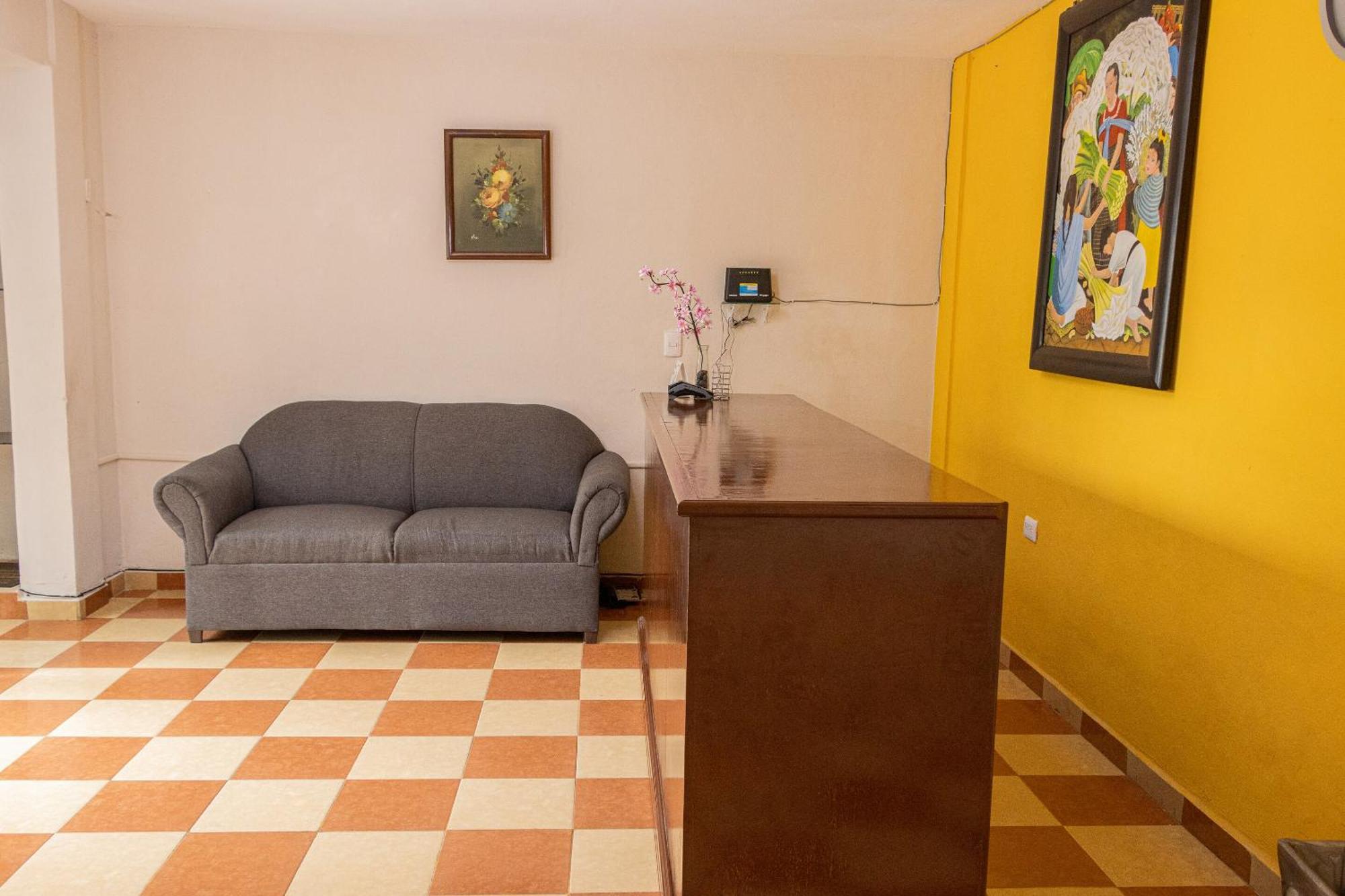 Oyo Hotel Marias,Aeropuerto Internacional De 切图马尔 外观 照片