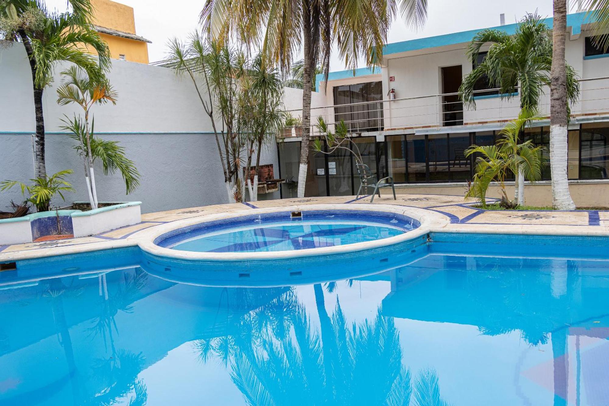 Oyo Hotel Marias,Aeropuerto Internacional De 切图马尔 外观 照片