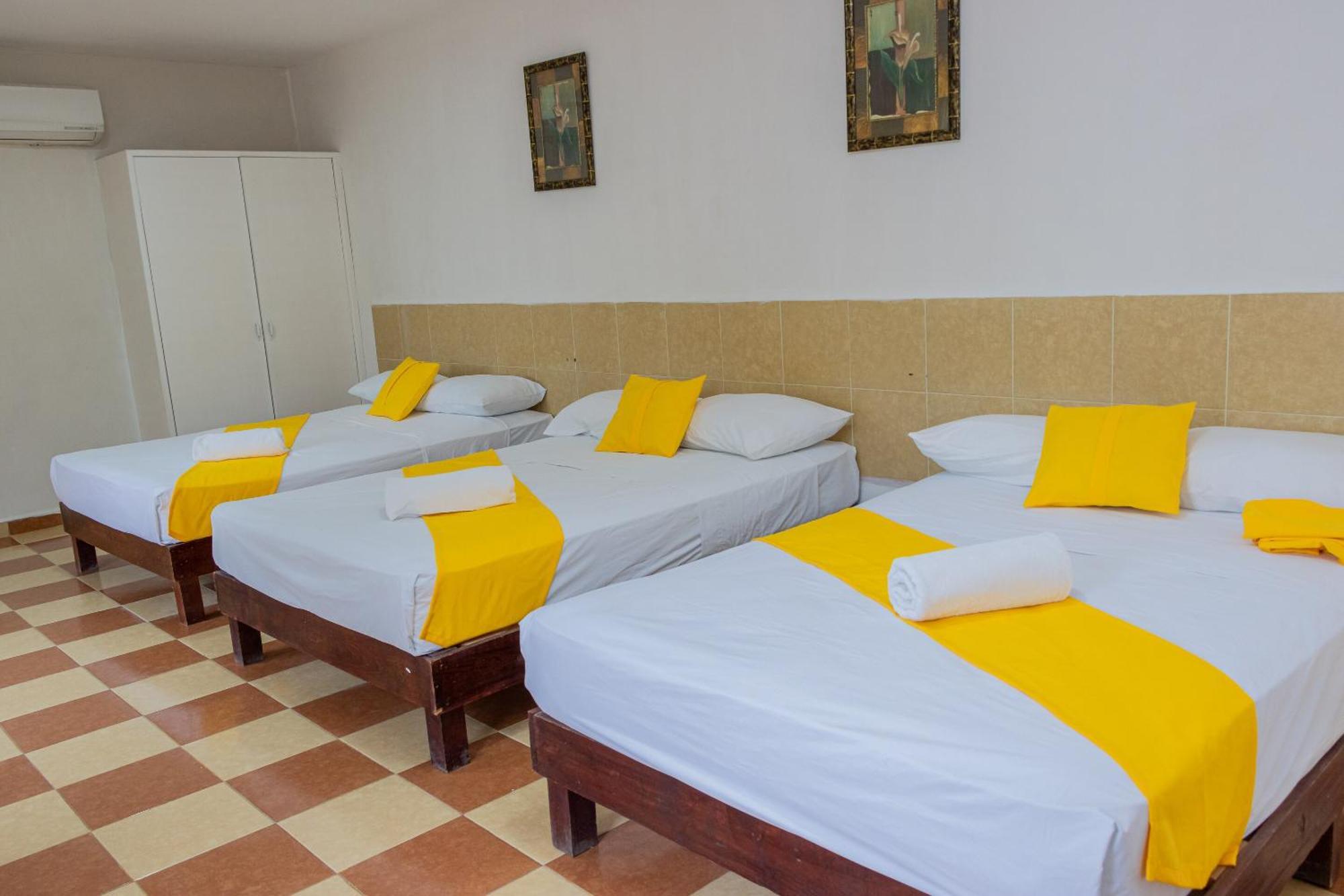 Oyo Hotel Marias,Aeropuerto Internacional De 切图马尔 外观 照片