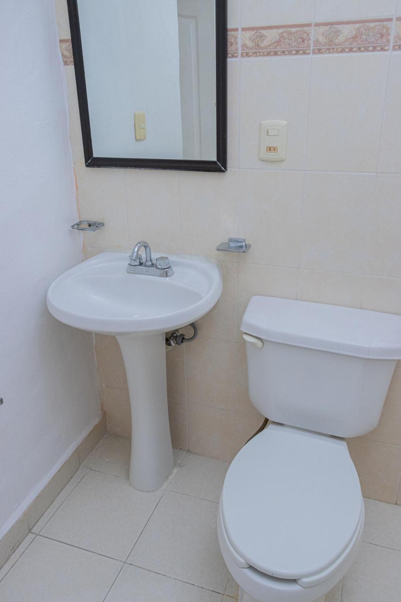 Oyo Hotel Marias,Aeropuerto Internacional De 切图马尔 外观 照片