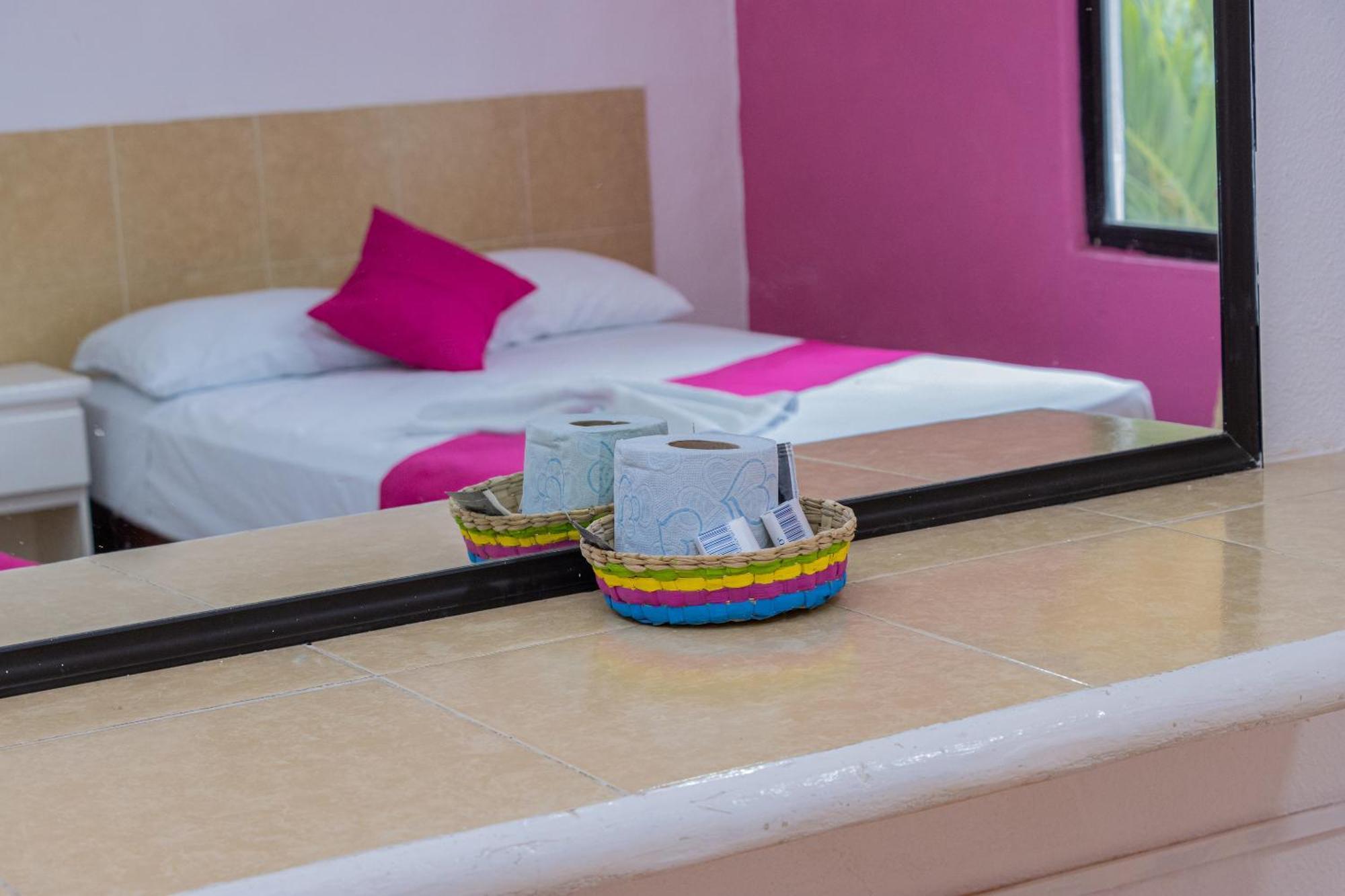 Oyo Hotel Marias,Aeropuerto Internacional De 切图马尔 外观 照片
