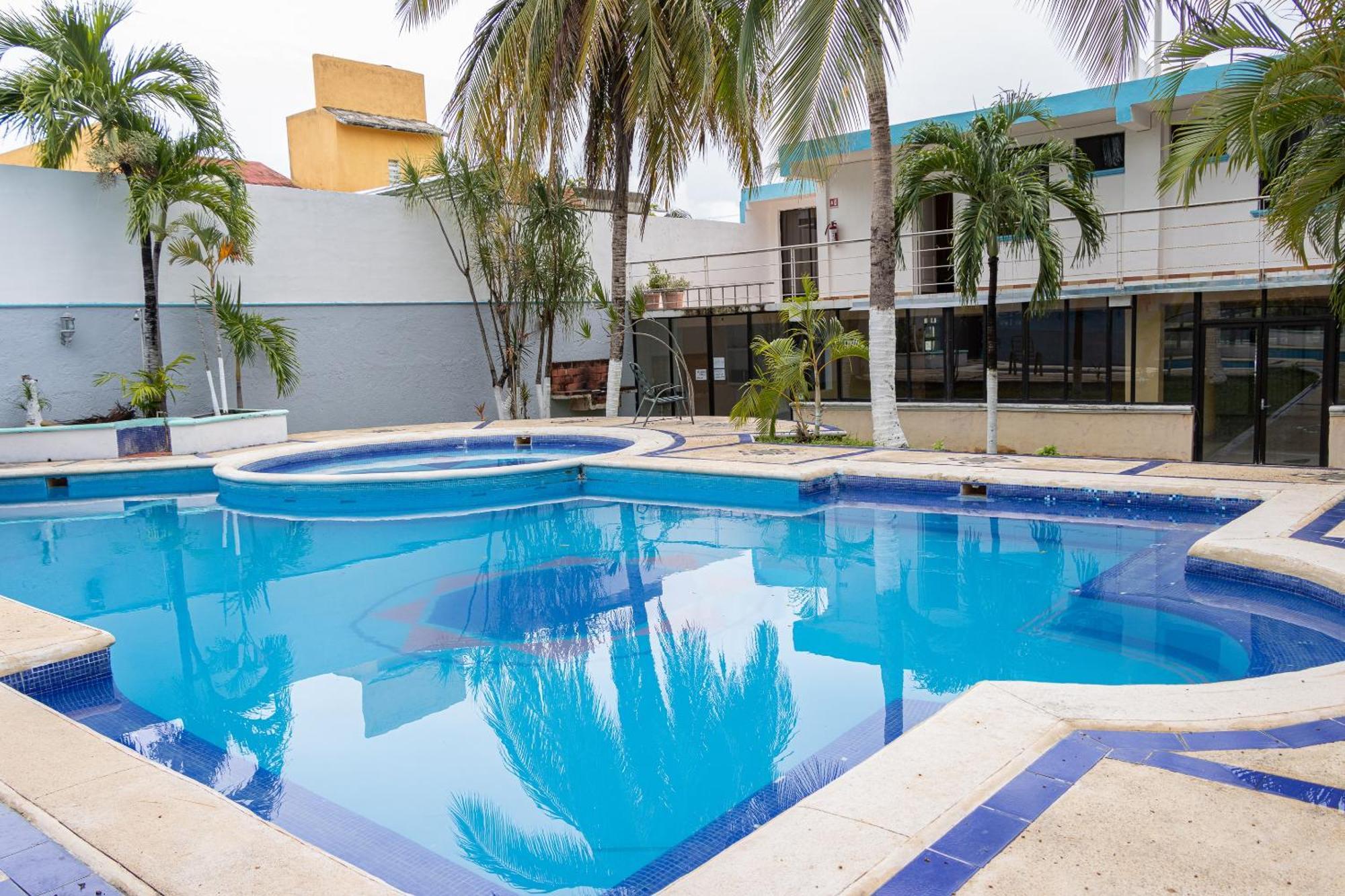 Oyo Hotel Marias,Aeropuerto Internacional De 切图马尔 外观 照片
