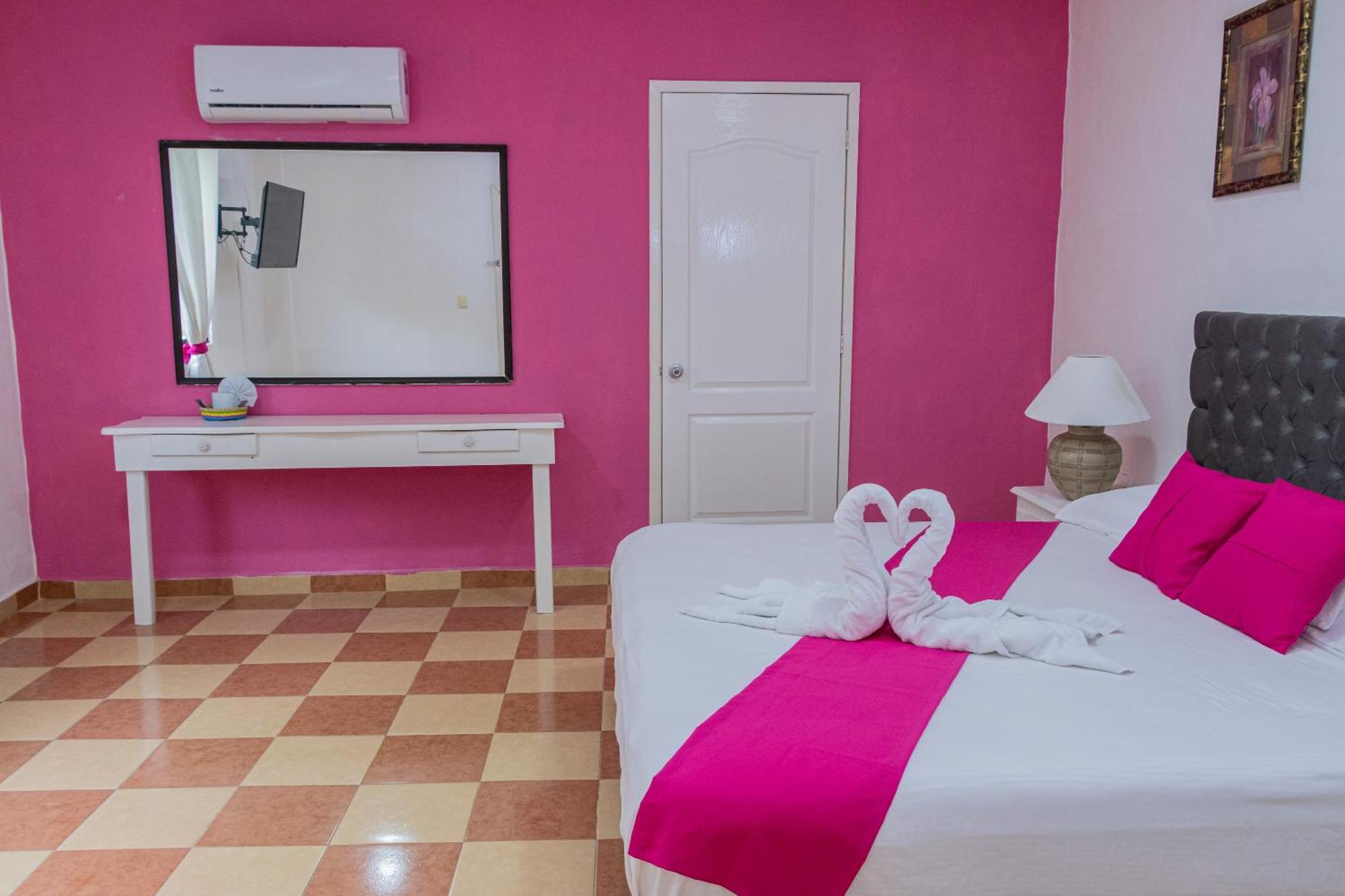 Oyo Hotel Marias,Aeropuerto Internacional De 切图马尔 外观 照片