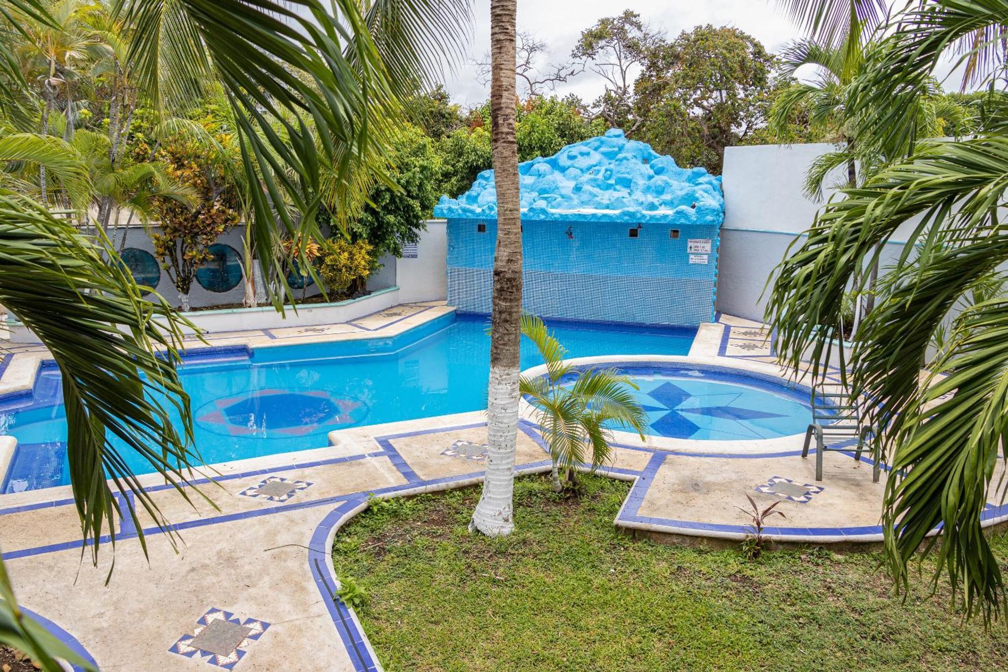 Oyo Hotel Marias,Aeropuerto Internacional De 切图马尔 外观 照片