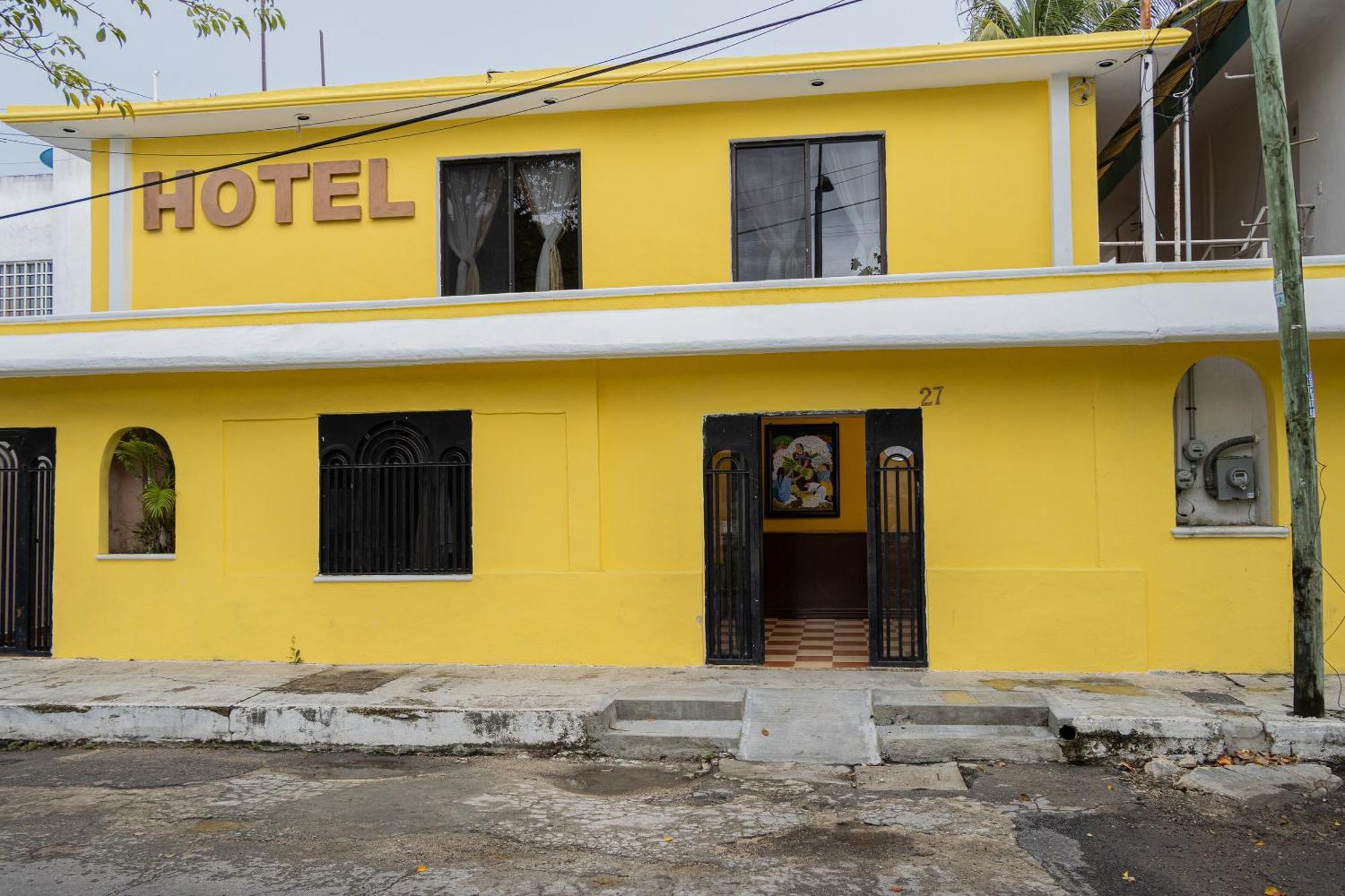 Oyo Hotel Marias,Aeropuerto Internacional De 切图马尔 外观 照片