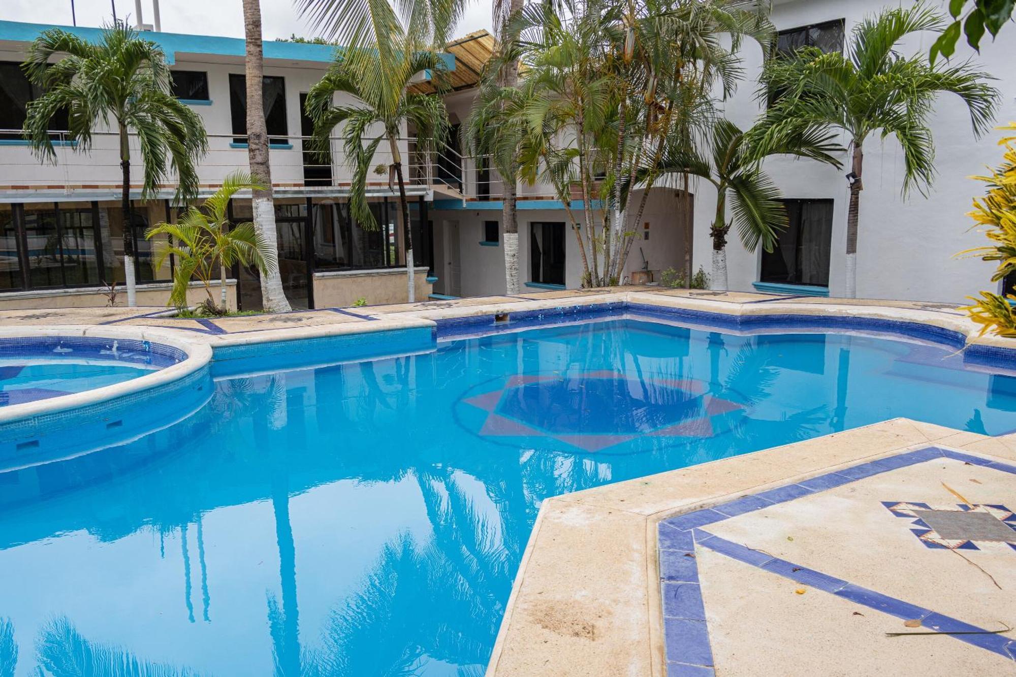 Oyo Hotel Marias,Aeropuerto Internacional De 切图马尔 外观 照片