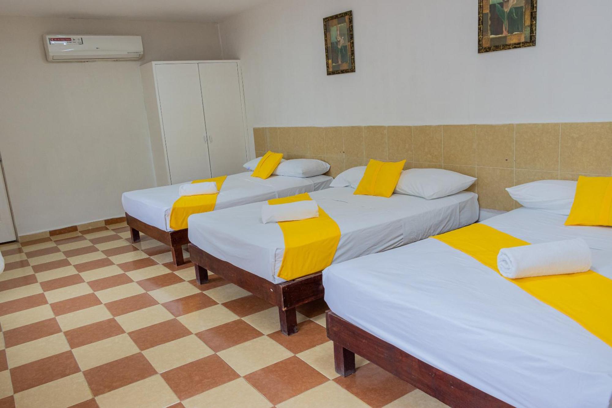 Oyo Hotel Marias,Aeropuerto Internacional De 切图马尔 外观 照片