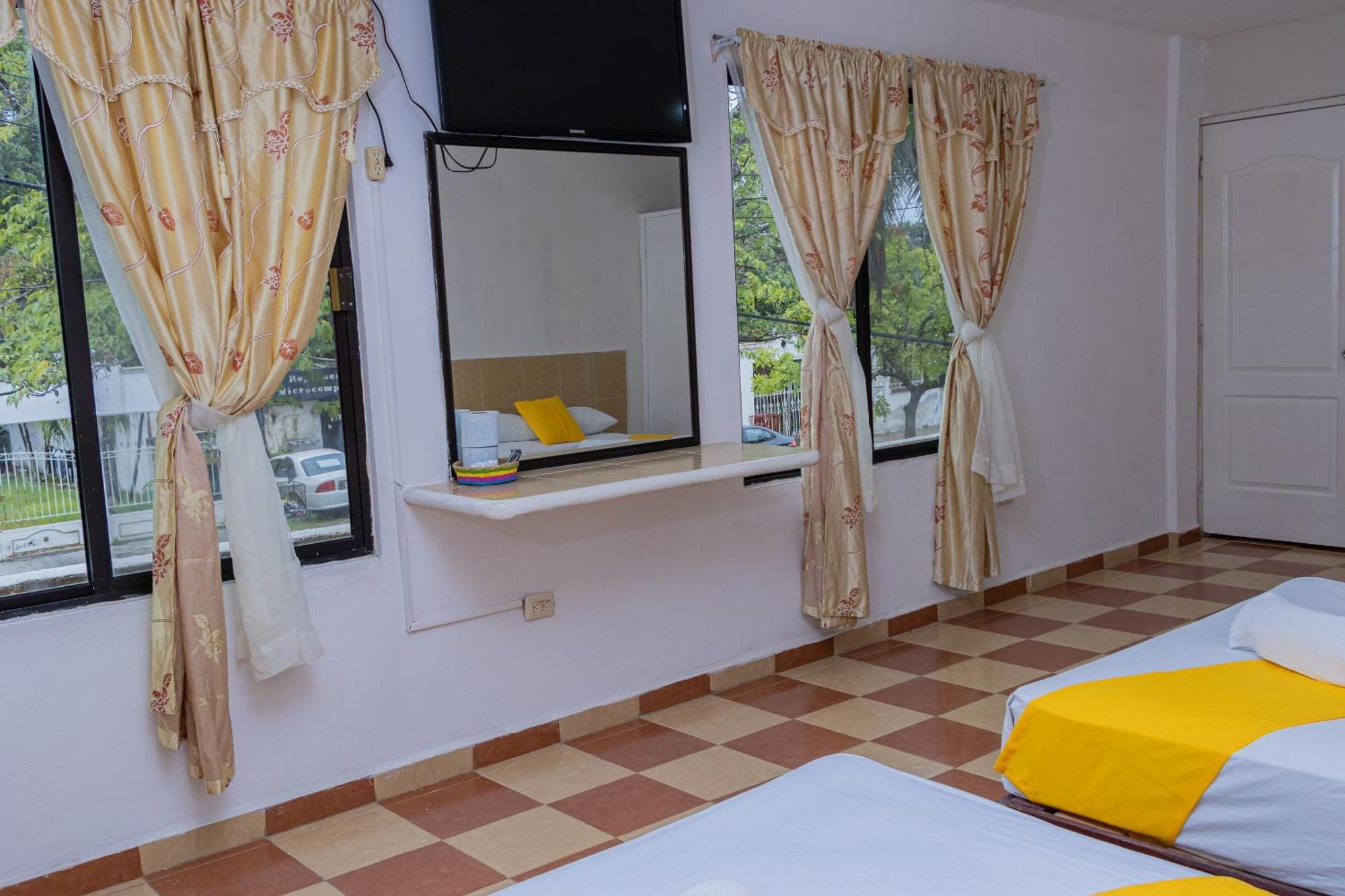 Oyo Hotel Marias,Aeropuerto Internacional De 切图马尔 外观 照片