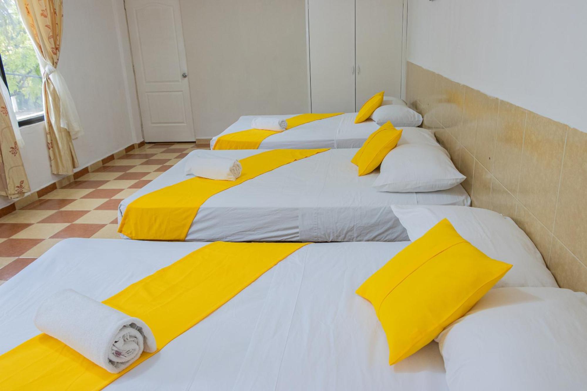 Oyo Hotel Marias,Aeropuerto Internacional De 切图马尔 外观 照片